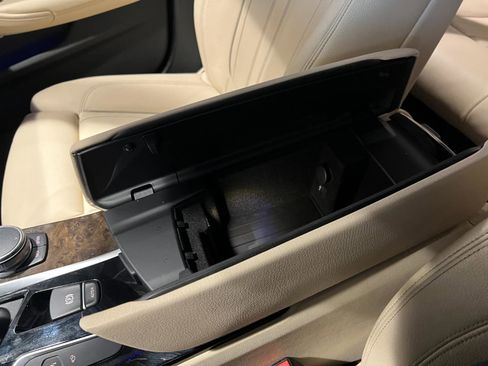 Used 2019 BMW 530e xDrive w/ Premium Package image 22