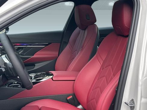 New 2026 BMW 550e xDrive w/ Premium Package AWD/4WD image 5