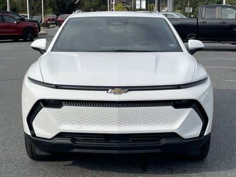 New 2026 Chevrolet Equinox EV LT image 2