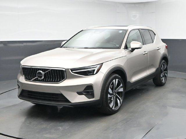 Used 2024 Volvo XC40 B5 Ultimate AWD/4WD image 3