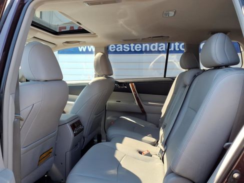 Used 2013 Toyota Highlander Limited AWD/4WD image 12