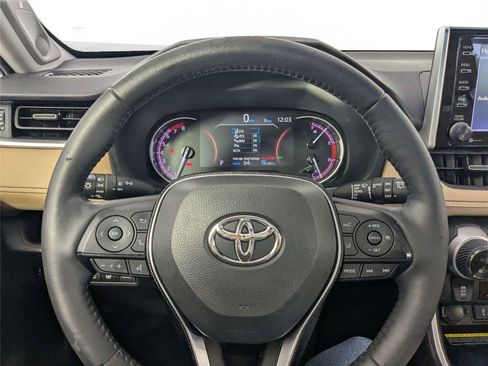 Used 2021 Toyota RAV4 Limited FWD image 18