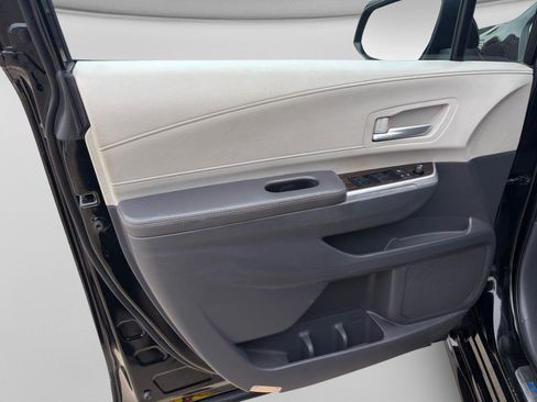 Certified 2022 Toyota Sienna XLE w/ XLE Plus Package FWD image 17