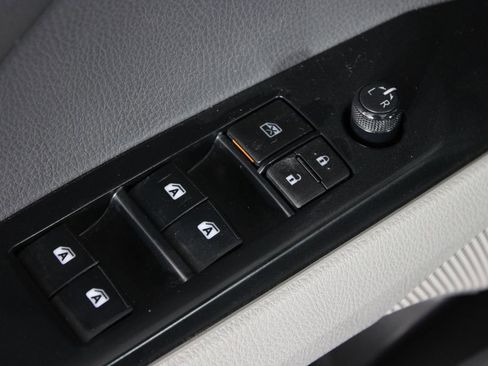 Used 2020 Toyota Camry SE image 19