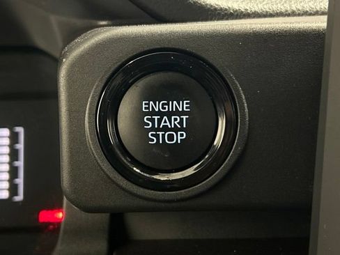 Used 2025 Toyota Tacoma SR5 AWD/4WD image 26