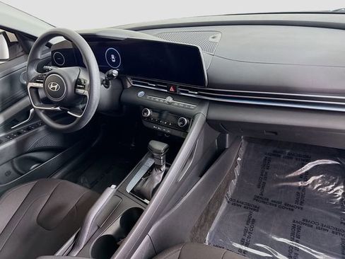 Used 2024 Hyundai Elantra SEL image 27