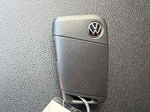 New 2026 Volkswagen Taos SE FWD image 29