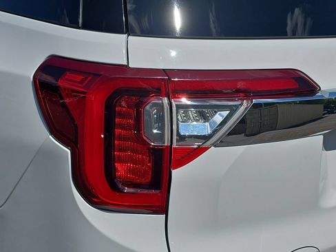 Certified 2023 GMC Acadia SLT w/ Preferred Package FWD image 35