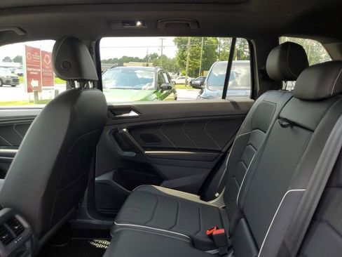 Certified 2023 Volkswagen Tiguan SEL R-Line AWD/4WD image 10