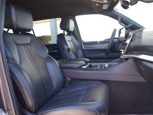 Used 2024 Jeep Wagoneer L Series II w/ Flexible Seating Group image 16