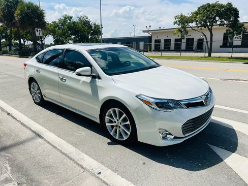 Used 2015 Toyota Avalon Limited w/ Technology Package FWD image 7