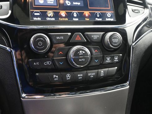 Used 2020 Jeep Grand Cherokee Overland image 21