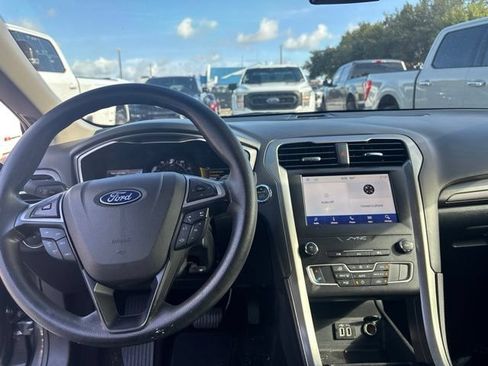 Used 2020 Ford Fusion SE FWD image 11