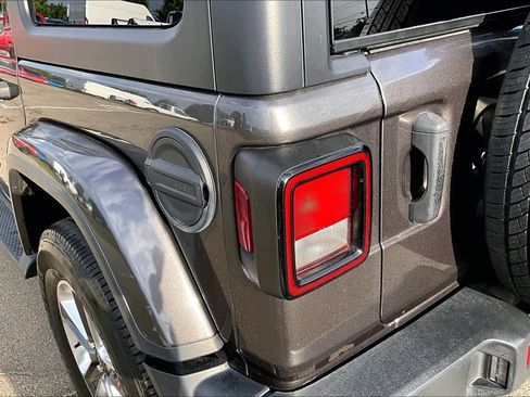 Used 2021 Jeep Wrangler Unlimited Sahara AWD/4WD image 27