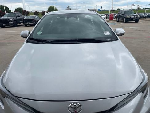 Used 2025 Toyota Corolla SE FWD image 3