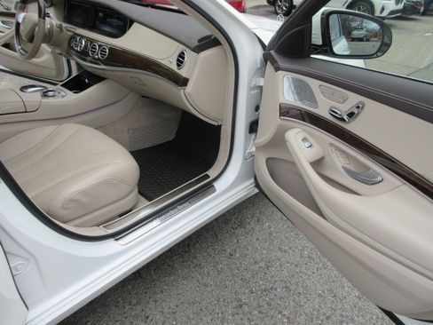 Used 2017 Mercedes-Benz S 550 Sedan image 21