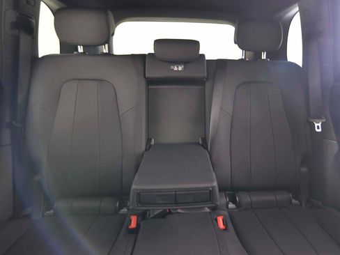 Used 2025 Mercedes-Benz GLB 250 4MATIC image 8