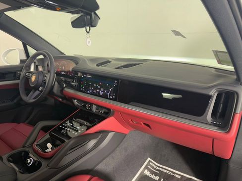 New 2026 Porsche Cayenne image 19