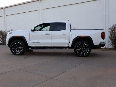 Used 2023 GMC Canyon Denali image 4