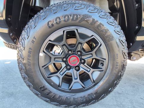 Used 2025 Toyota Tacoma TRD Pro AWD/4WD image 14