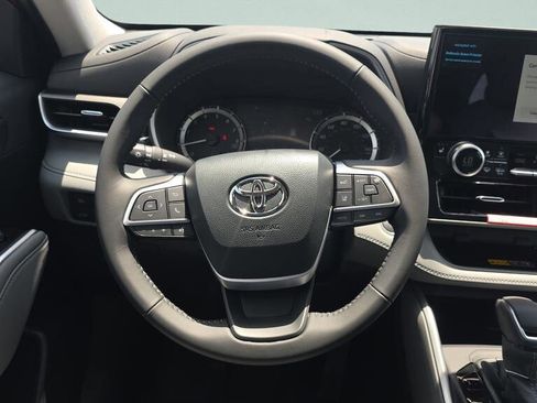 New 2026 Toyota Highlander XLE AWD/4WD image 12