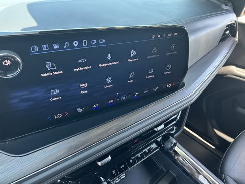 Certified 2025 Chevrolet Suburban Z71 AWD/4WD image 31