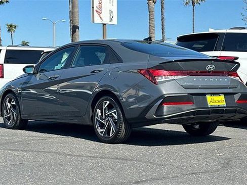Certified 2025 Hyundai Elantra Sport image 6