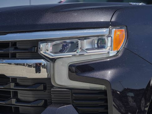 Used 2022 Chevrolet Silverado 1500 LT AWD/4WD image 2