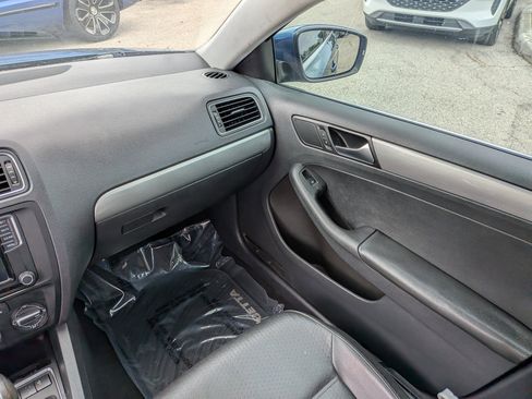 Used 2017 Volkswagen Jetta SE FWD image 17