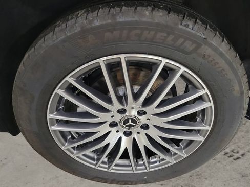 Used 2025 Mercedes-Benz GLC 300 4MATIC image 10