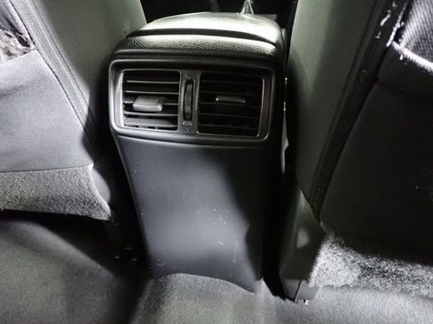 Used 2020 Nissan Rogue SV image 39