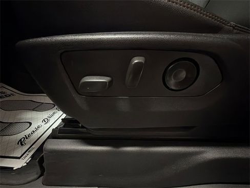 Certified 2022 GMC Sierra 1500 AT4 w/ AT4 Preferred Package image 12