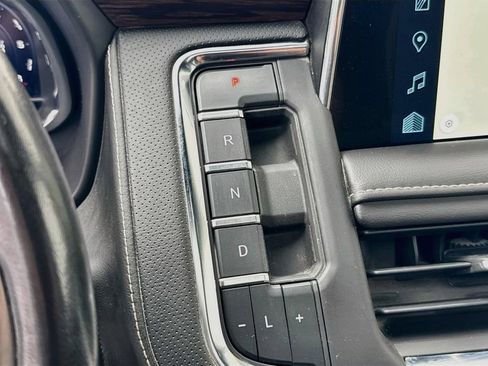 Used 2023 Chevrolet Suburban Premier AWD/4WD image 19