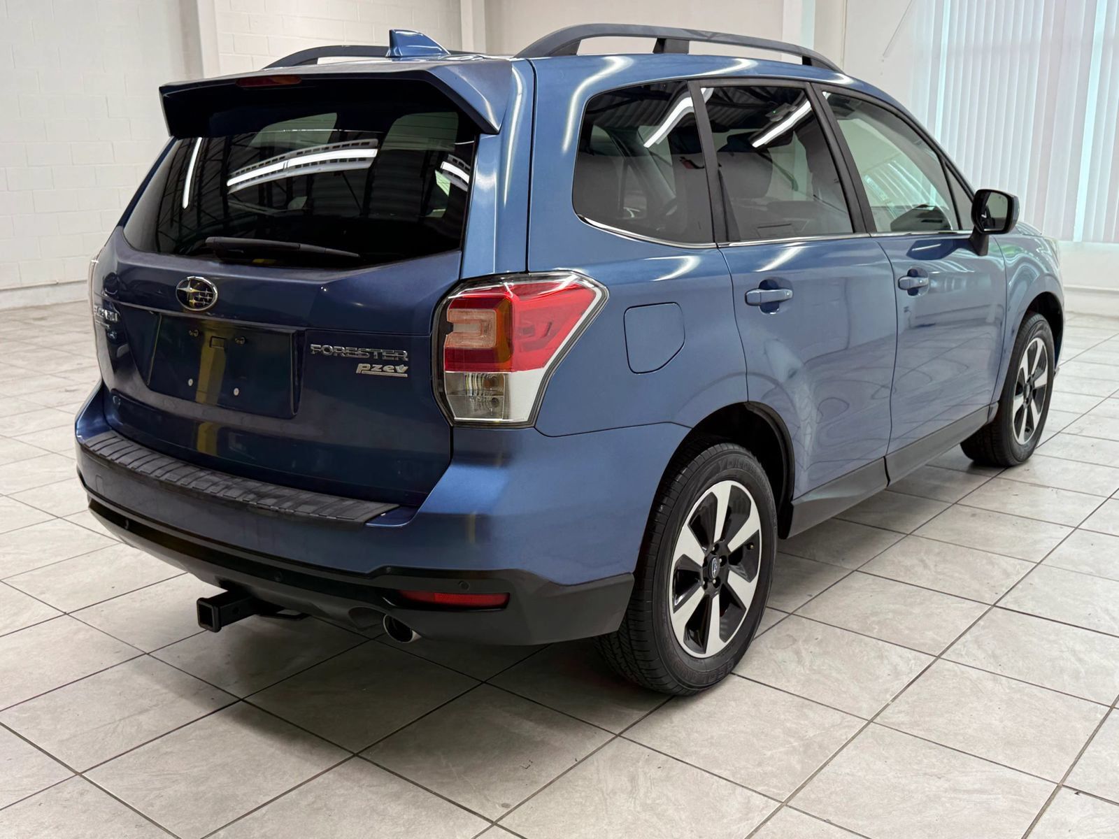 Used 2017 Subaru Forester 2.5i Limited AWD/4WD image 9