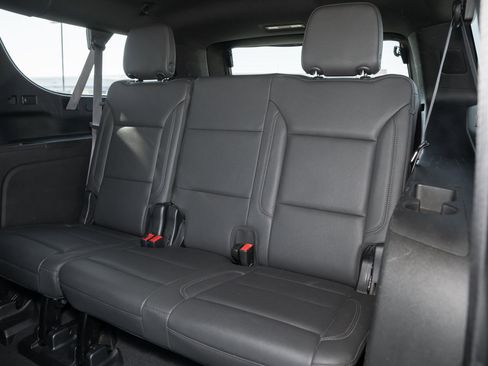 Used 2023 Chevrolet Suburban LT image 40