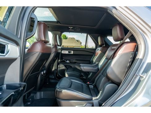 Used 2021 Ford Explorer Platinum w/ Equipment Group 601A AWD/4WD image 15