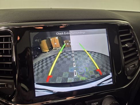 Used 2019 Jeep Grand Cherokee Altitude RWD image 13