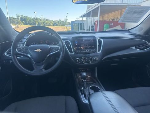 Used 2021 Chevrolet Malibu LT FWD image 12