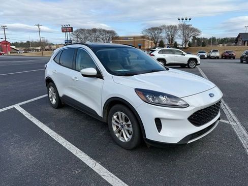 Used 2020 Ford Escape SE image 1