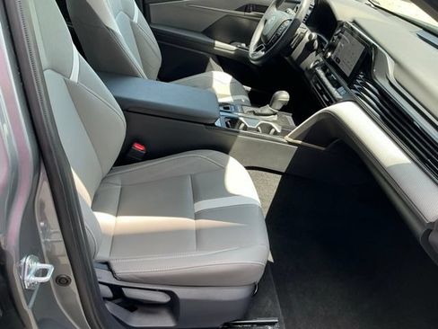 Used 2025 Toyota Camry SE w/ Convenience Package FWD image 19