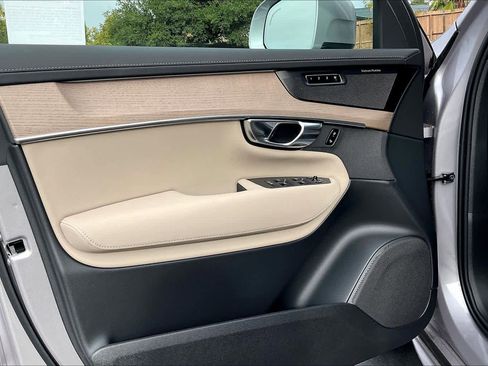 New 2026 Volvo XC90 B6 Plus w/ Protection Package Premier image 24