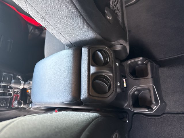 Used 2025 Jeep Wrangler Unlimited Rubicon w/ Convenience Group AWD/4WD image 26
