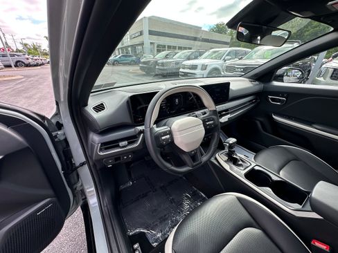 Used 2025 Kia K4 GT-Line w/ GT-Line Premium Package FWD image 17