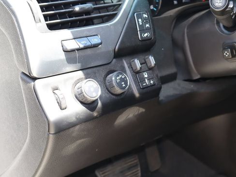 Used 2019 Chevrolet Suburban Premier AWD/4WD image 28