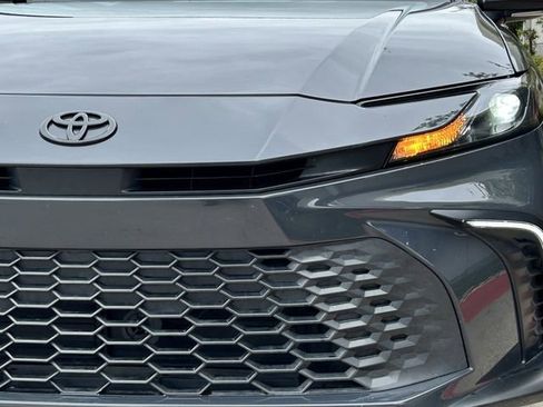 Used 2025 Toyota Camry SE image 10