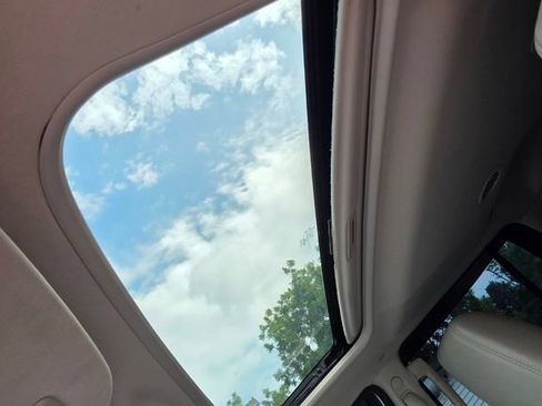 Used 2015 Lincoln Navigator 2WD image 18