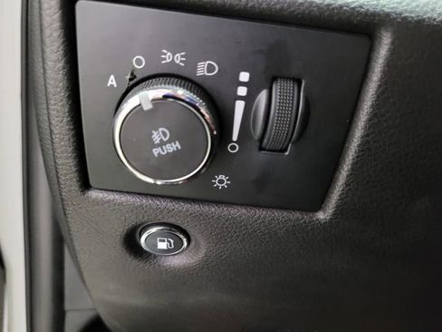 Used 2019 Jeep Grand Cherokee Limited image 40