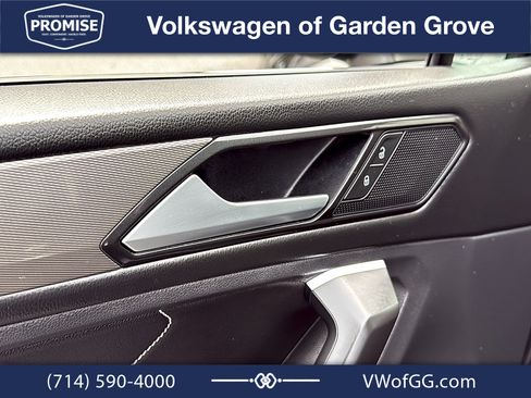 Used 2023 Volkswagen Tiguan SE w/ Panoramic Sunroof Package FWD image 13