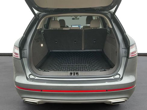 Used 2022 Lincoln Nautilus FWD w/ Premium Package image 24