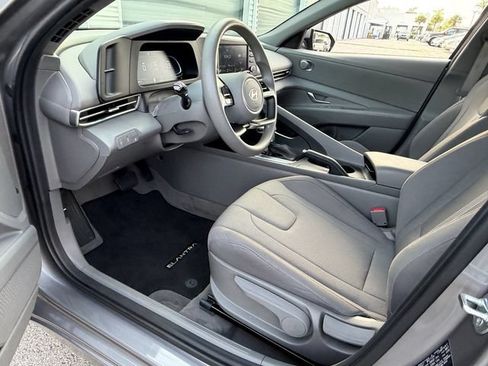 Used 2024 Hyundai Elantra SE FWD image 10